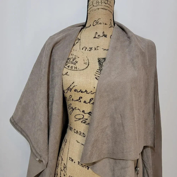 BLANK NYC Women's Drape Front Faux Suede Motorcycle Jacket Size XS Taupe - Picture 11 of 16